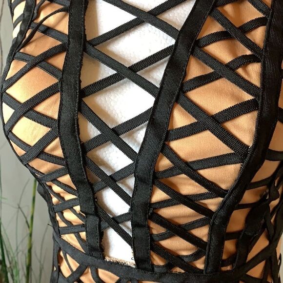 FASHION Nova caged dress very sexy open V-neck with straps across the chest XS - Picture 3 of 13
